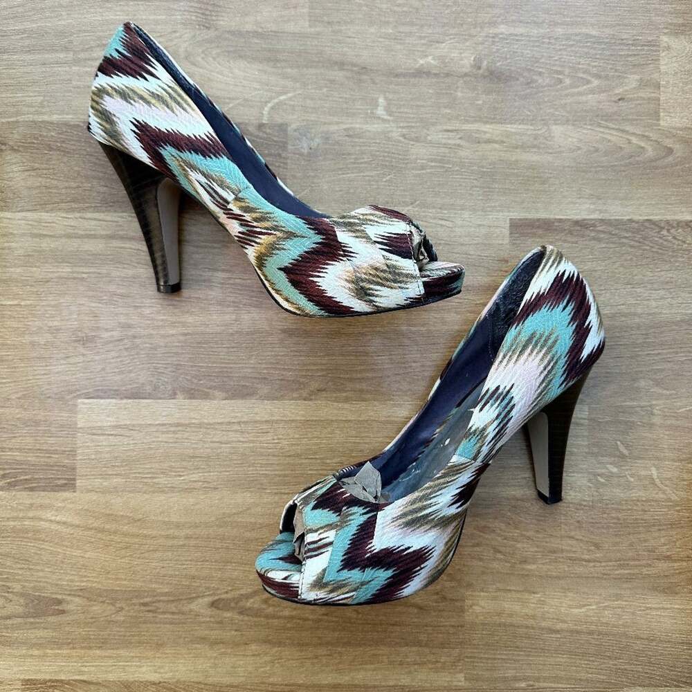 Madden Girl Multicolor Chevron Ikat Peep Toe Platform Heels Pumps Size 8 Boho